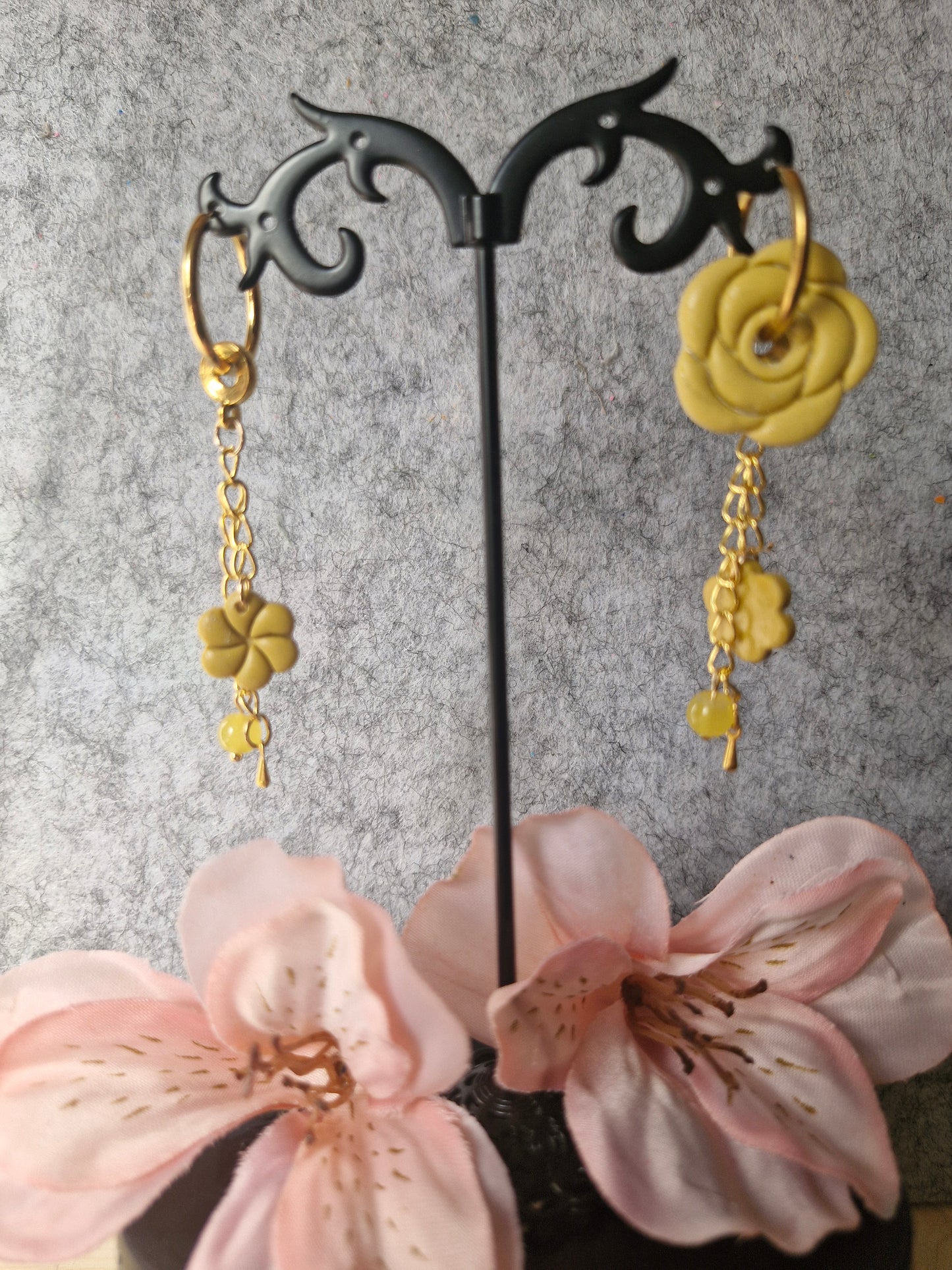 Pampilles et pendentifs jaune - ocre